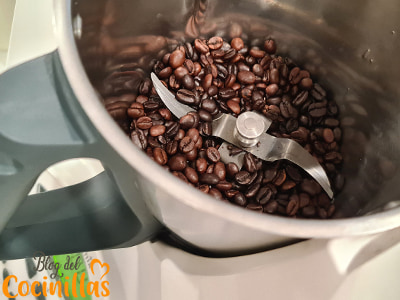 moliendo café en Thermomix